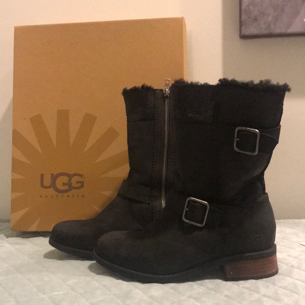 Size 8 black Ugg boot EUC